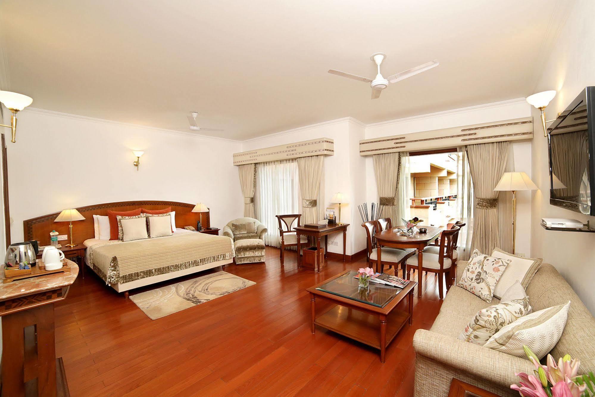 Jaypee Palace Hotel Agra  Bagian luar foto